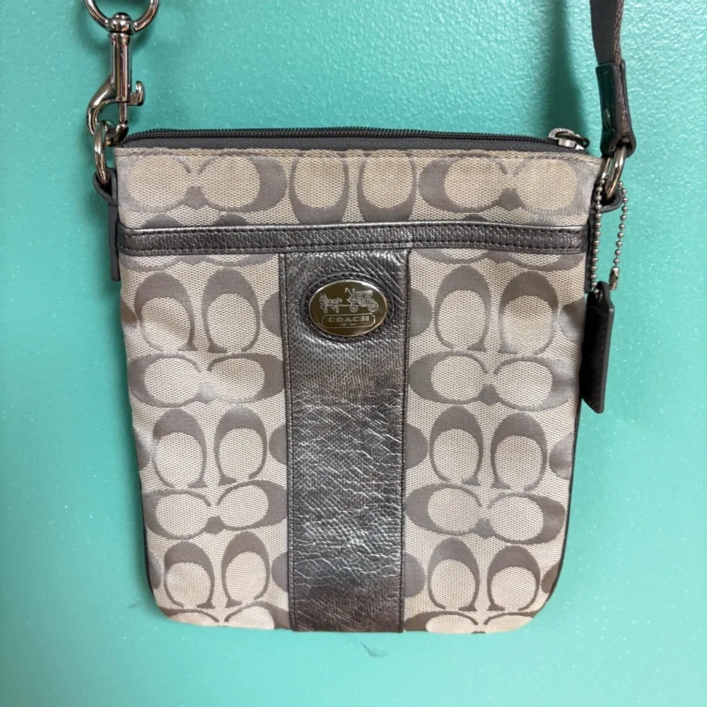 Coach Tan Canvaa Signature Swingpack Crossbody Swing Bag Purse